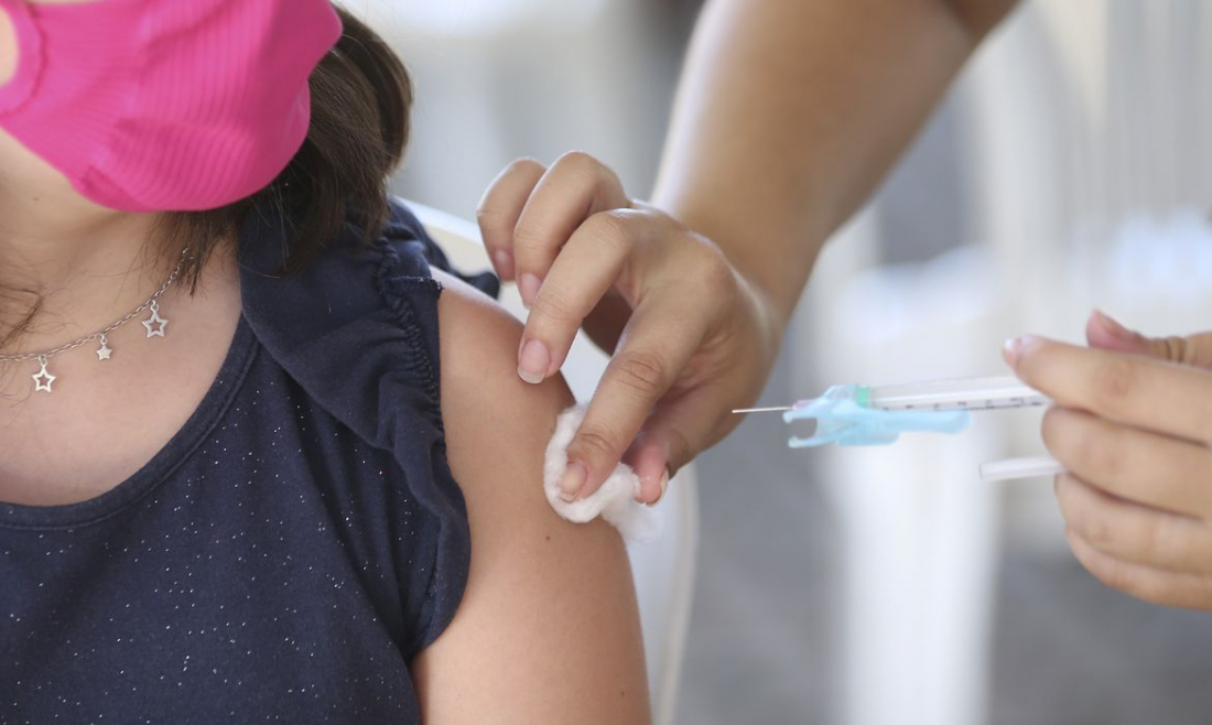 FMS alerta pais e responsáveis sobre baixa procura das vacinas de rotina para crianças adolescentes
