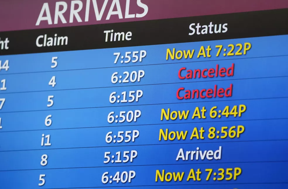 Atrasos e cancelamentos levam caos aos aeroportos na Europa