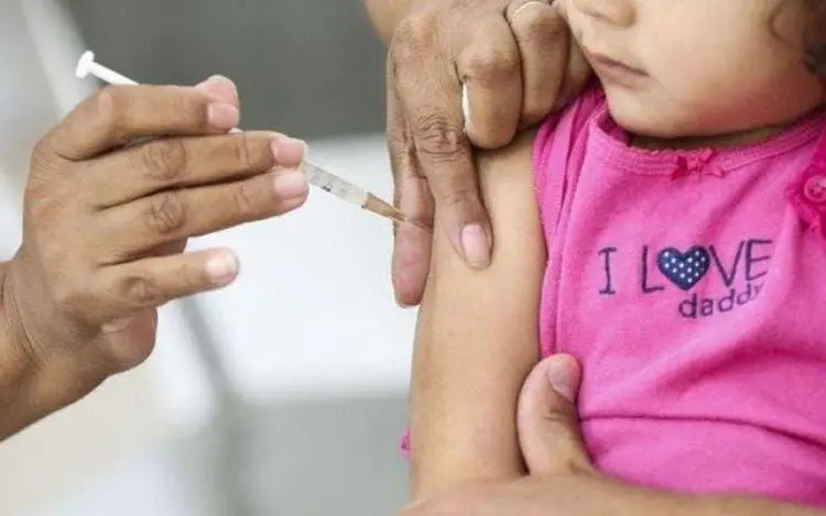 Com quase 2 mil crianças vacinadas, Laguna começou a imunização da faixa dos 3 anos ou mais
