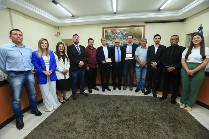 Presidente e Vice do Conselho de Administração da Diamante Geração de Energia recebem homenagem na Câmara de Vereadores de Capivari.
