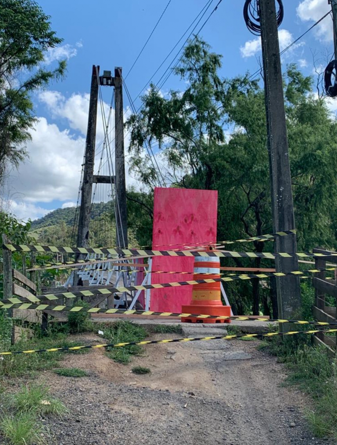 Ponte pênsil ficará fechada até sexta