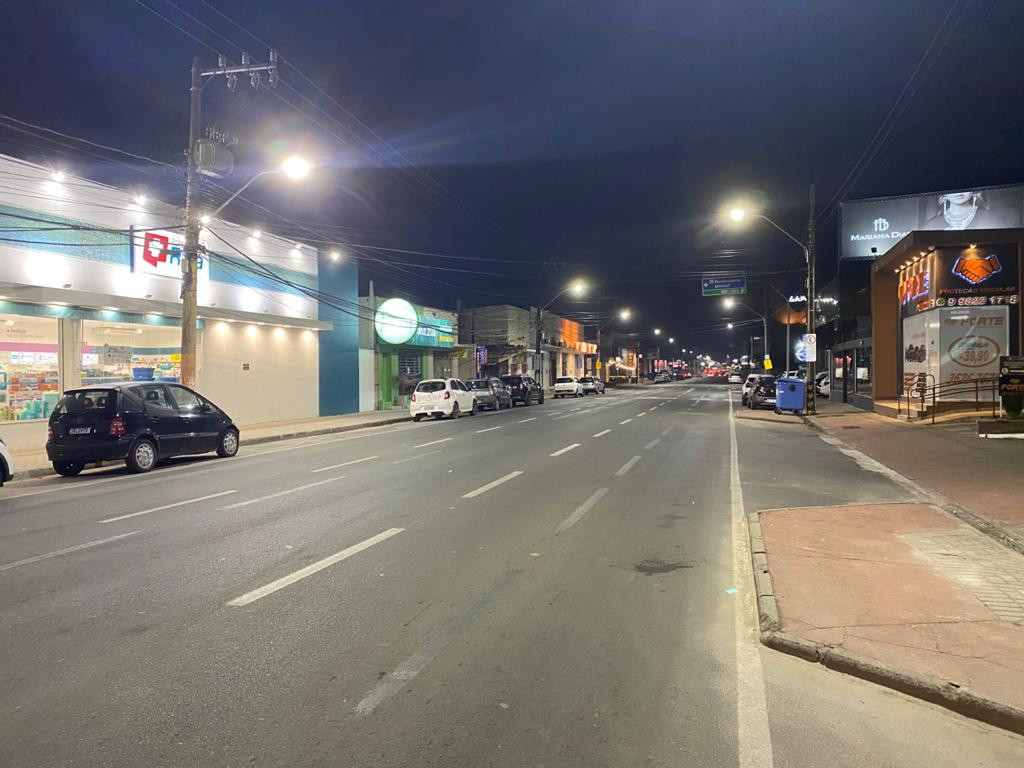 Avenida Patrício Lima recebe iluminação de LED