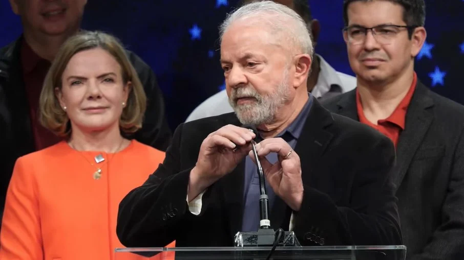 Lula comete gafe ao falar de educação