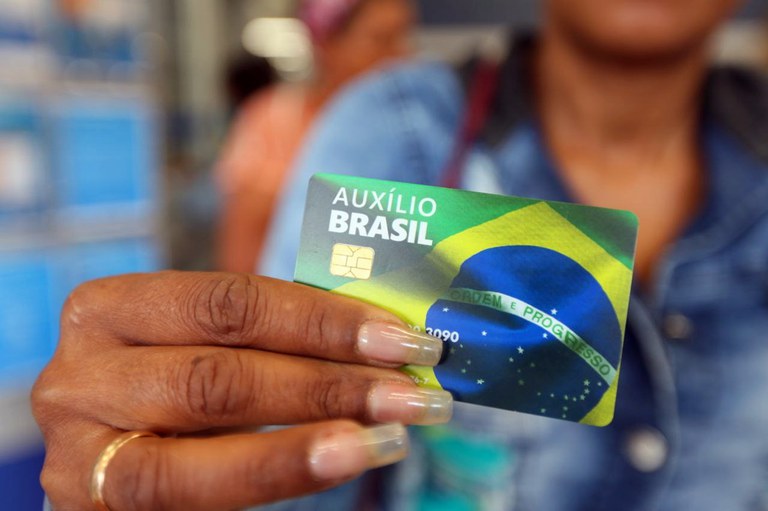 Caixa paga Auxílio Brasil a partir desta quinta-feira.