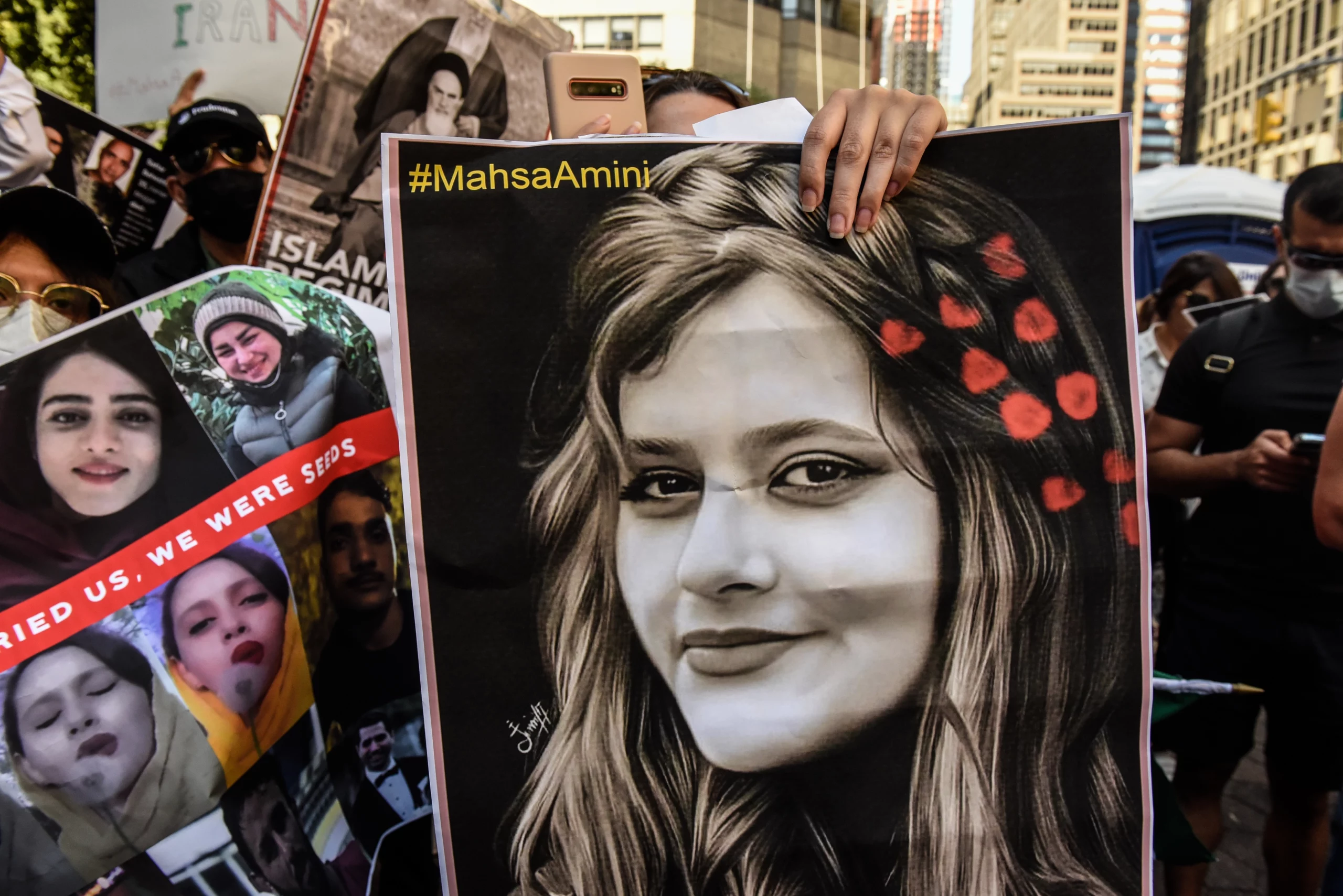 Irã faz primeira execução de manifestante condenado à morte por protestos