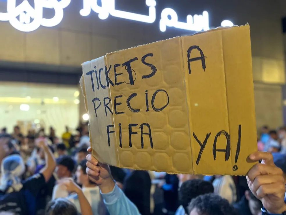 Torcedores argentinos protestam no Catar