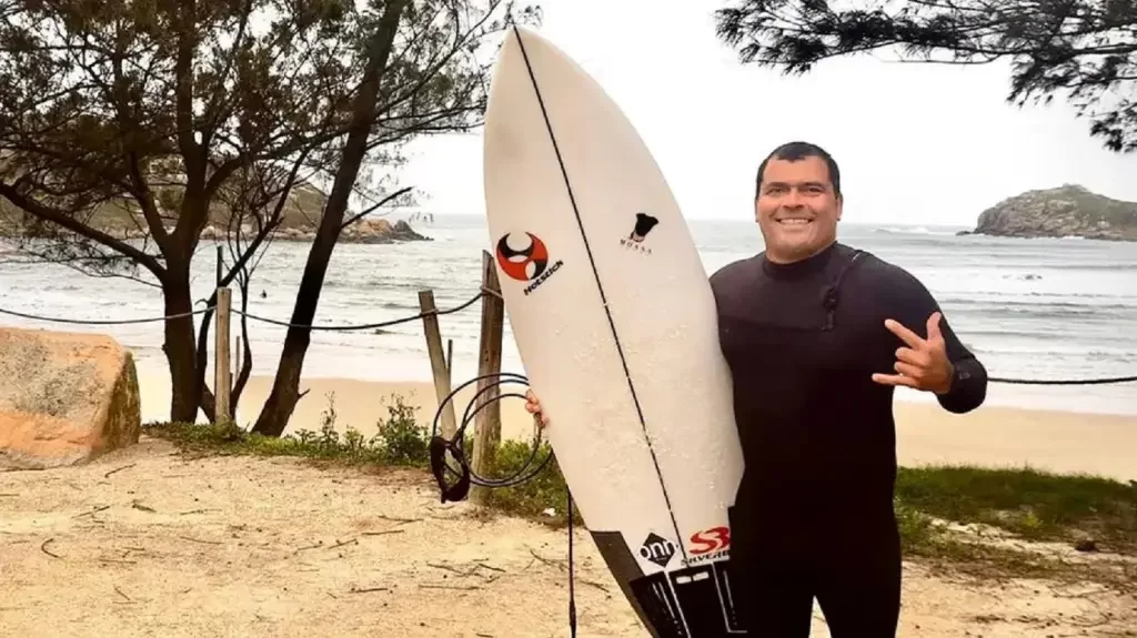 Morte de surfista gera comoção