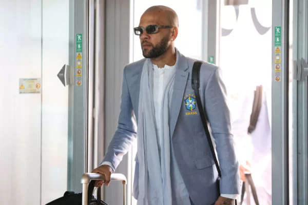 Daniel Alves continua preso na Espanha