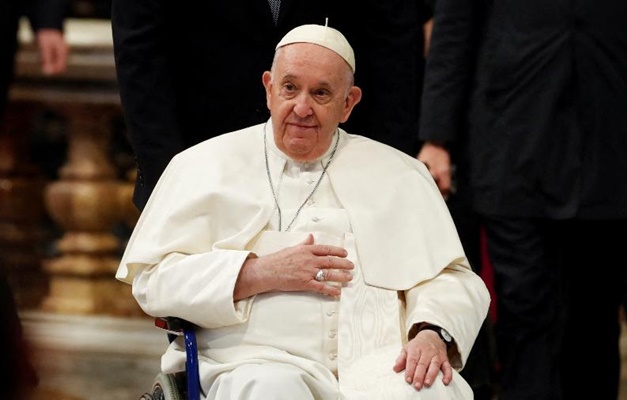 Papa Francisco sofre de infecção pulmonar