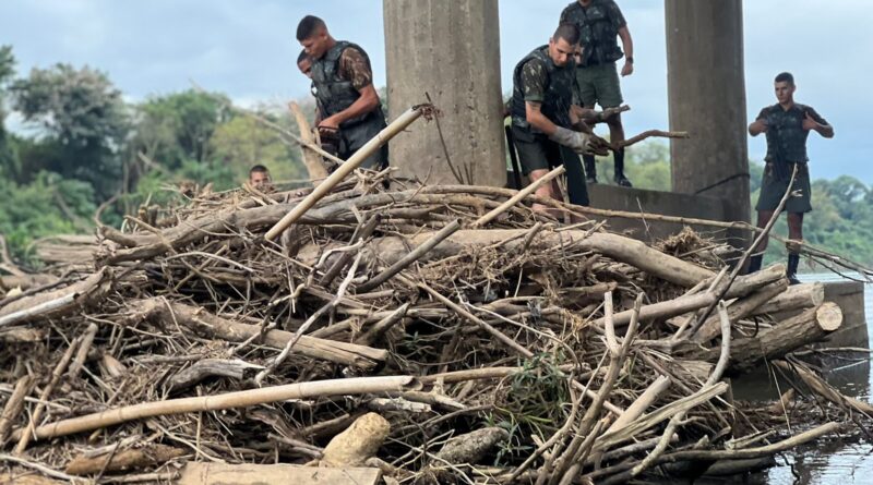 Limpeza das pontes deve continuar em uma semana