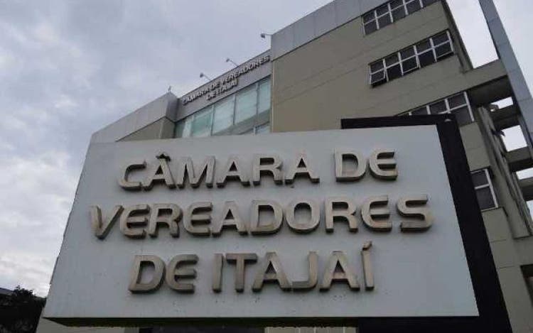 Câmara de Itajaí cassa mandato do prefeito