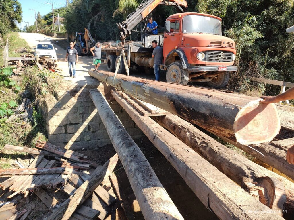 Ponte da comunidade do Caruru é reformada