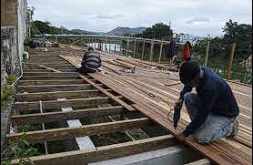 Deck da Lauro Muller Recebe primeiro piso