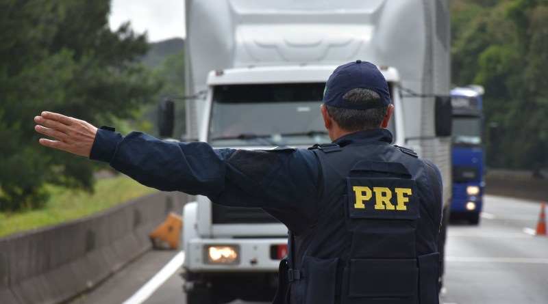 Perigo na estrada PRF já flagrou 1,6 milhão de motoristas infratores