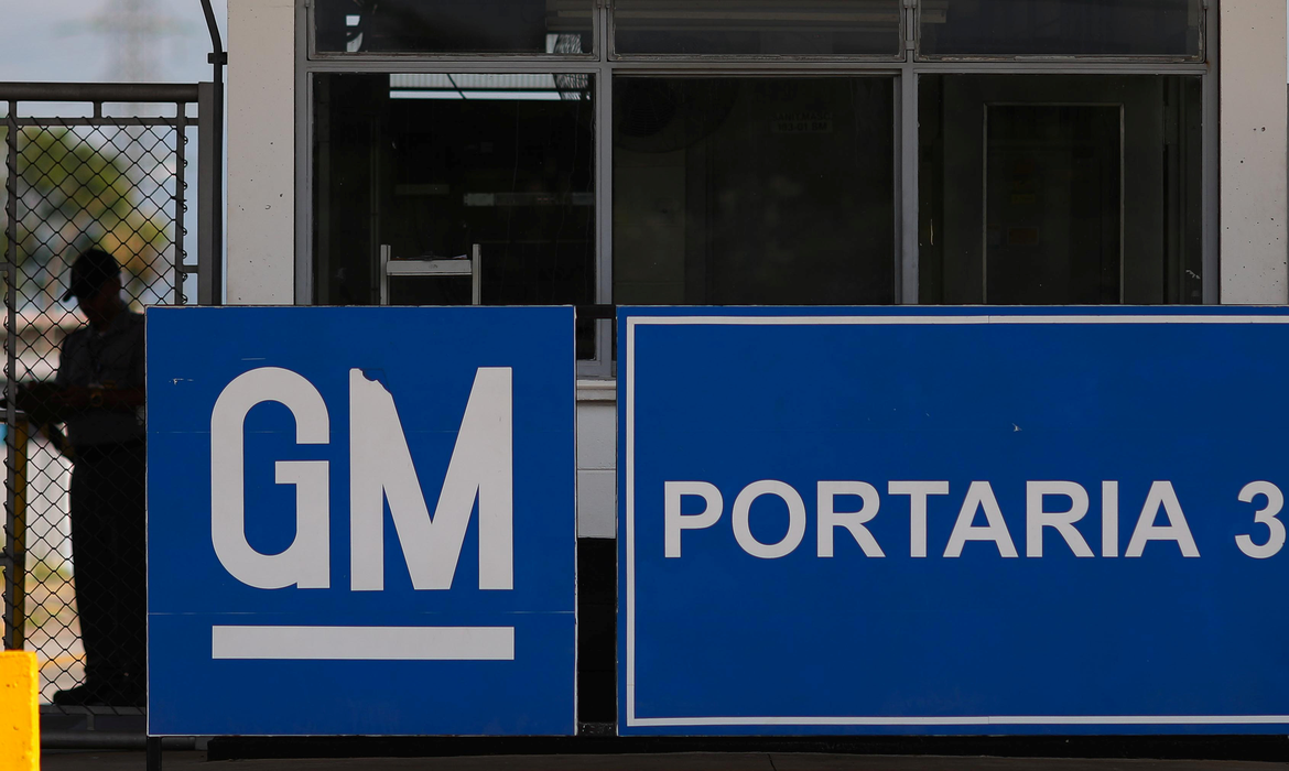Com queda de vendas a GM faz demissões