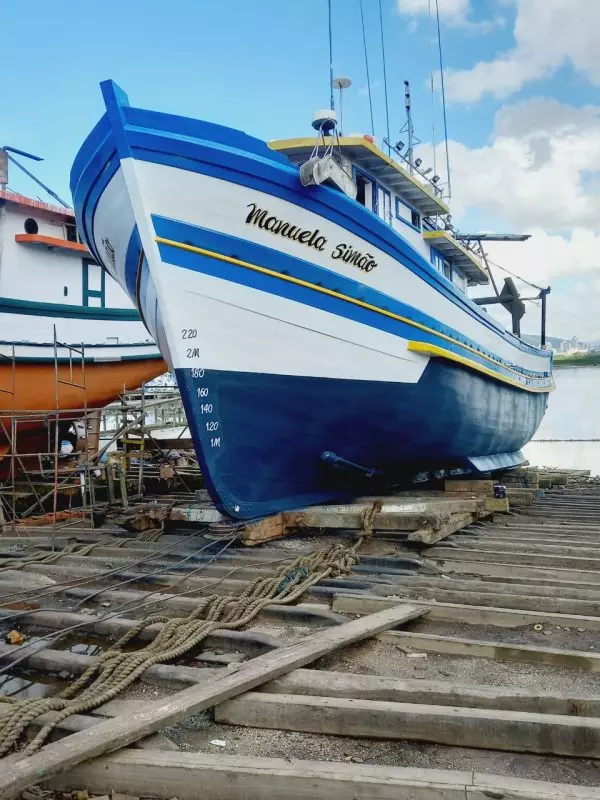 Barco de pesca de Itajaí desaparece com 6 tripulantes