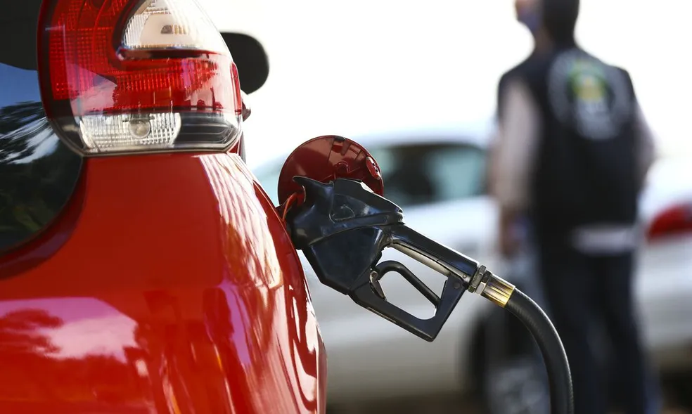 Preço da gasolina cai pela 10ª. semana